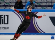 米兰体育官网-加拿大田径健儿风采翩翩，勇夺头筹