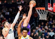 ac米兰-太阳客场击败国王，布克砍下29分