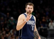 米兰体育下载-独行侠大胜老鹰，东契奇发挥出色