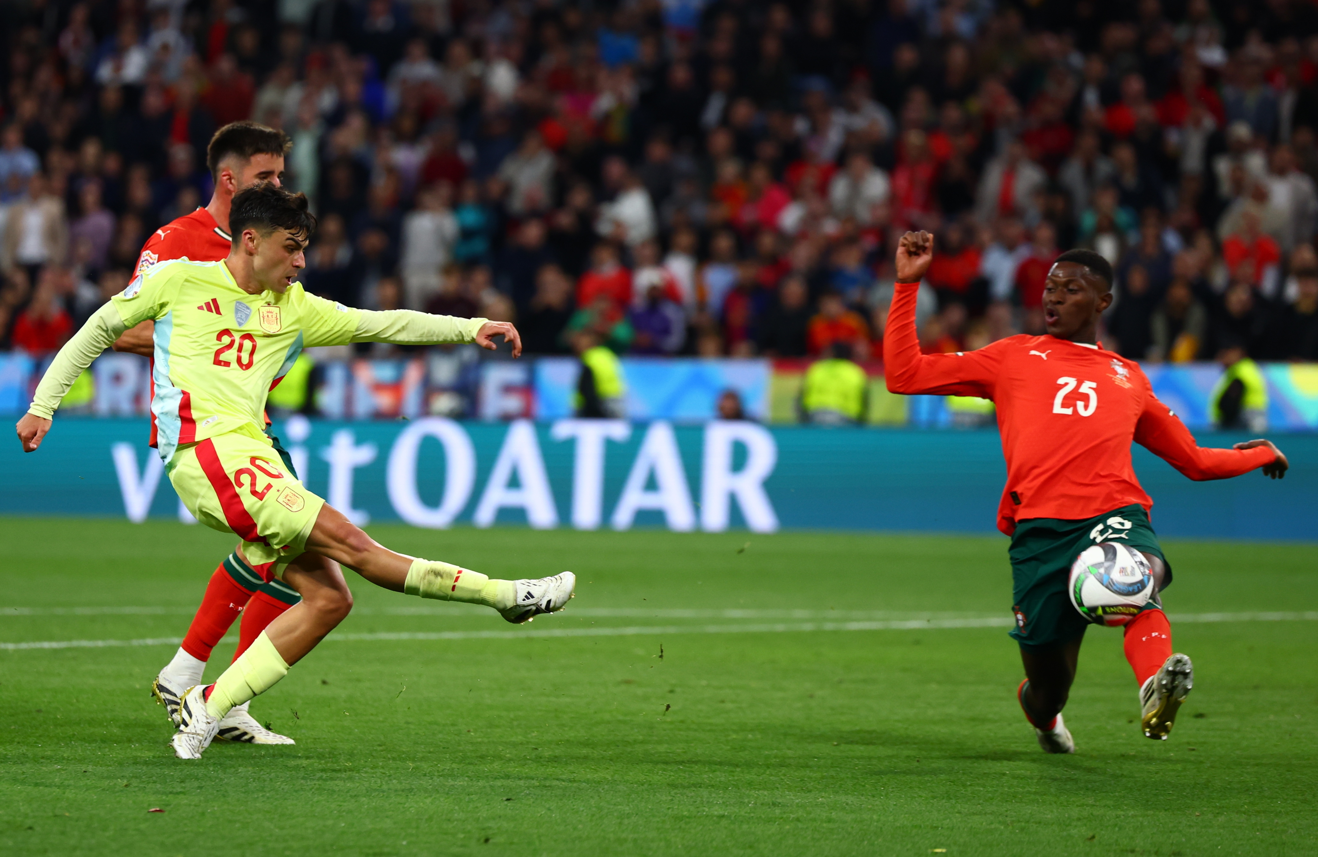 包含欧预赛葡萄牙队实现了一场重要胜利的词条 包含欧预赛葡萄牙队实现了一场重要胜利的词条