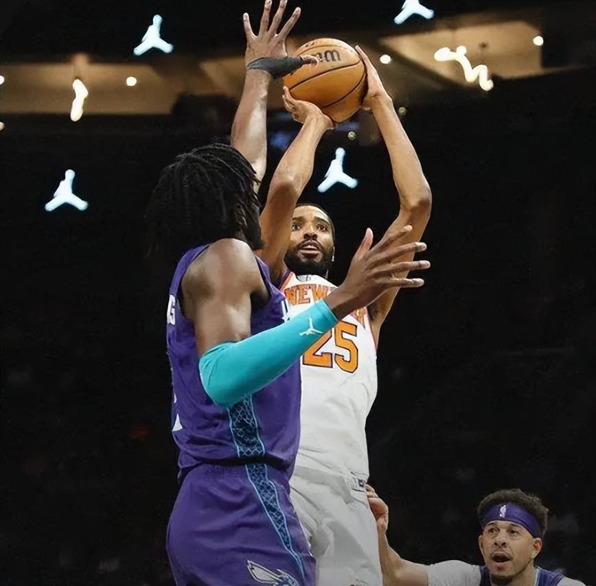 关于尼克斯核心受伤，将缺席数场比赛的信息