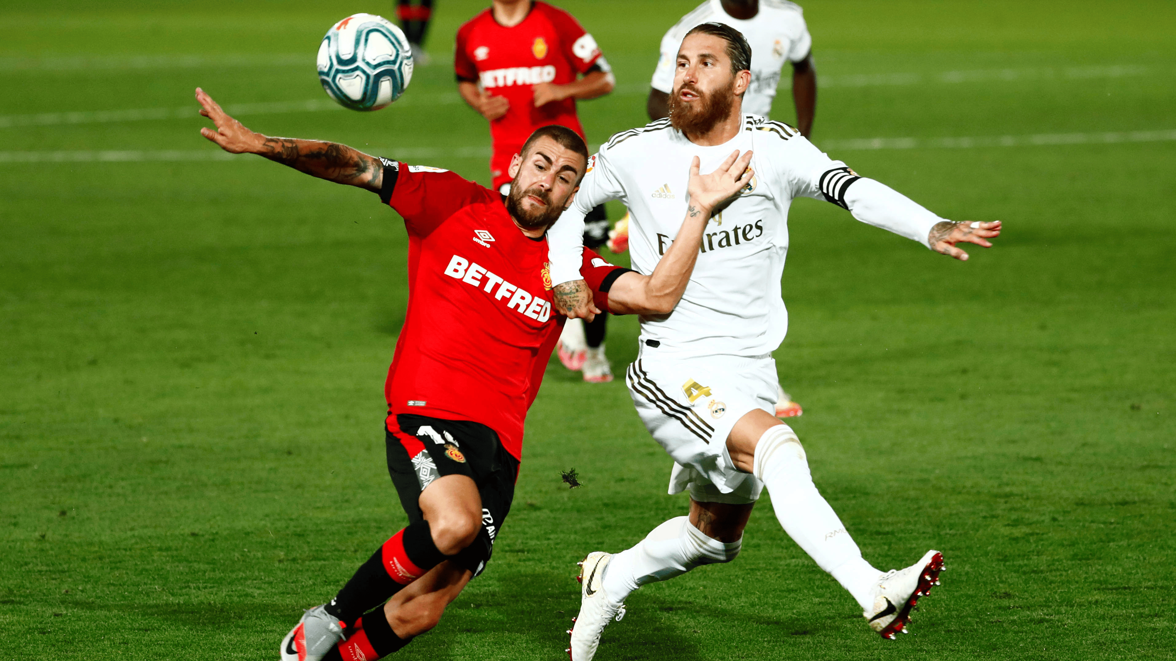 西甲赛场上双方对决强强碰撞,争夺胜负 西甲赛场上双方对决强强碰撞,争夺胜负