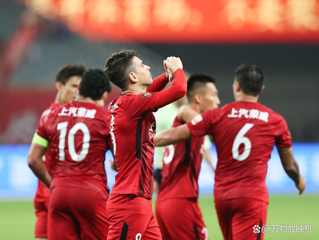 上港前锋奥斯卡受伤缺席近期比赛,球迷心痛 上港前锋奥斯卡受伤缺席近期比赛,球迷心痛