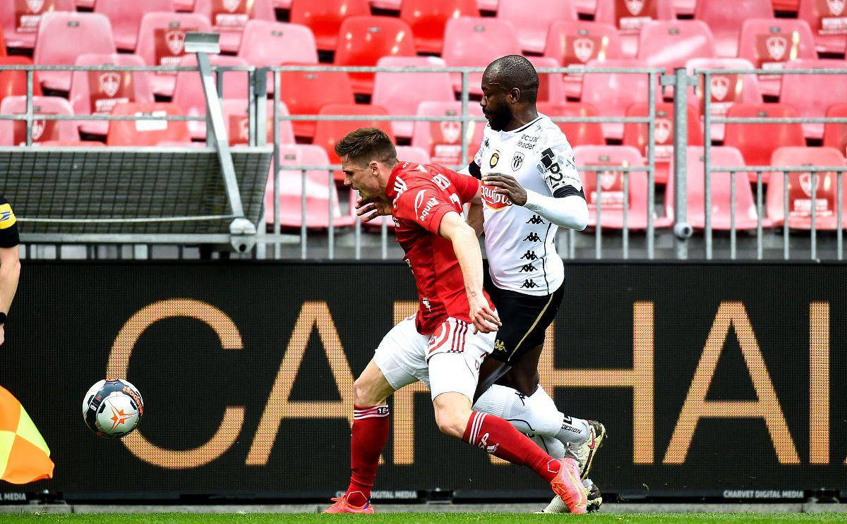 梅斯主场不敌布雷斯特,遭遇低迷连败的尴尬 梅斯主场不敌布雷斯特,遭遇低迷连败的尴尬