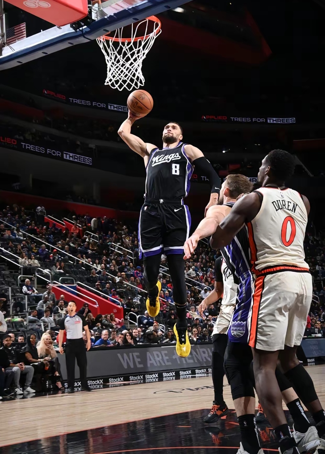 马刺大胜开拓者,盖伊三分球绝杀 马刺大胜开拓者,盖伊三分球绝杀