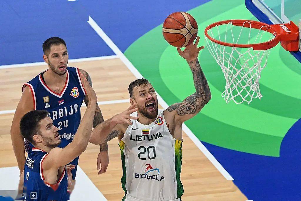 多特蒙德客场大胜对手，展示强大实力称霸比赛现场