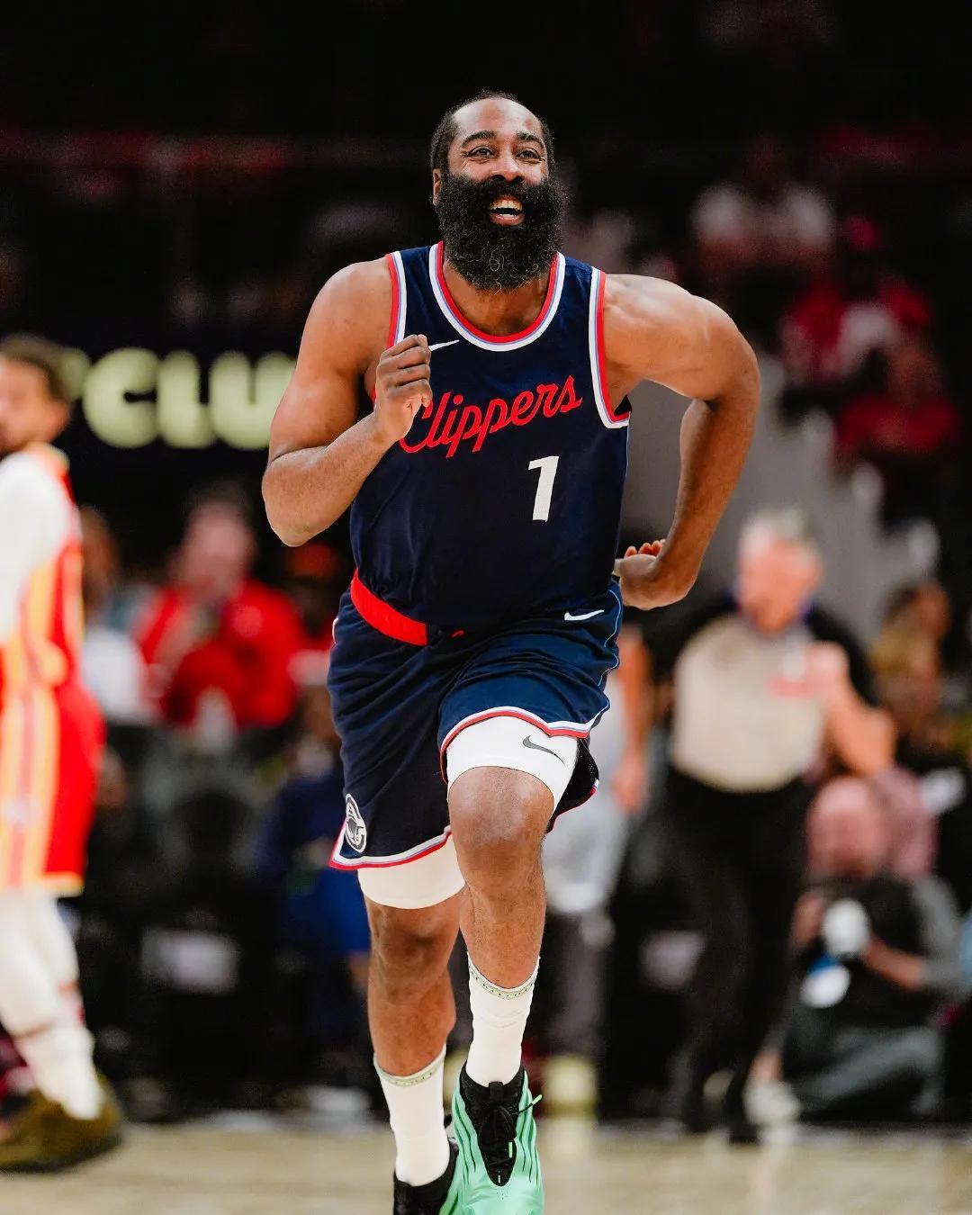 快船大胜老鹰,继续不败 快船大胜老鹰,继续不败